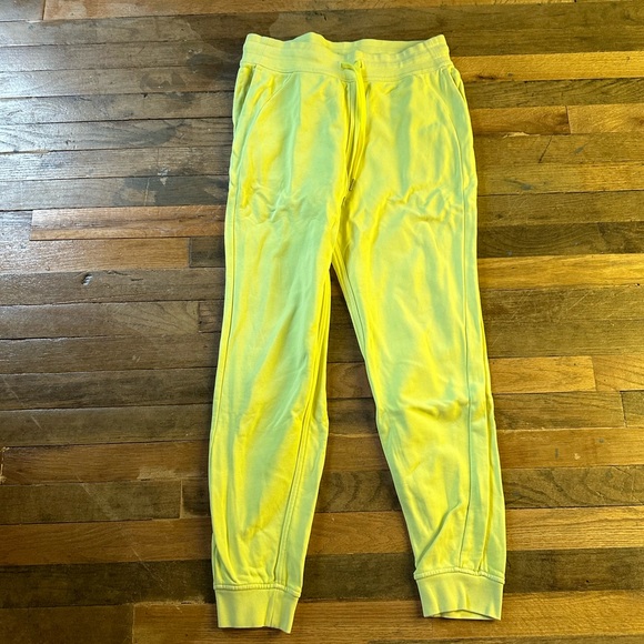 Lululemon Scuba Joggers *French Terry - Highlight Yellow - Size 6 - Picture 1 of 3
